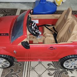 GREAT CONDITION 12V Ride-on Ford red Mustang Car $150