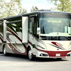2018 Tiffin Phaeton 40QBH 4 Slides 2 Bathrooms 