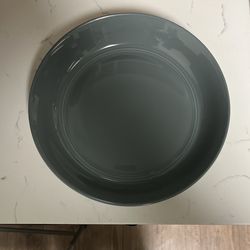Crate&Barrel Bowls (8 Bowls/4 of Each Color)