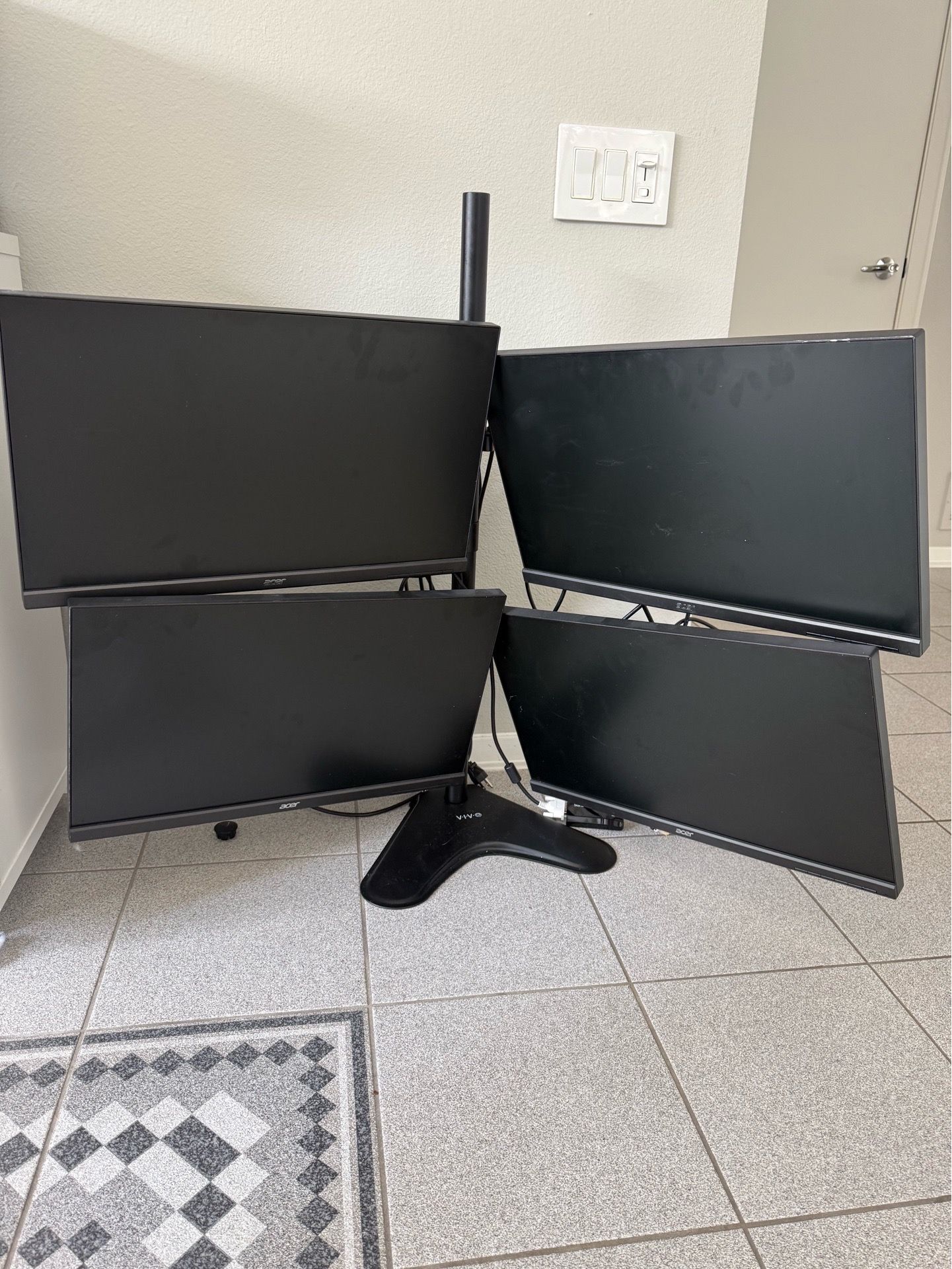 4 acer computer monitors with stand and all cables