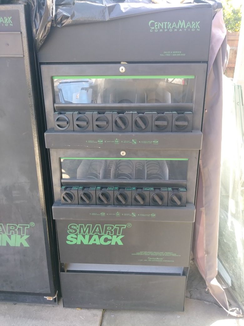 CentaMark cold soda vending machine/snack machine