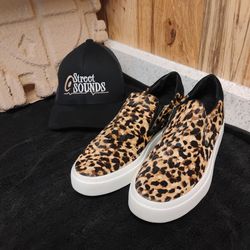 Women's Vaneli shoes and cap