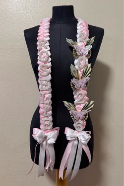 Graduation lei with pearl letters
