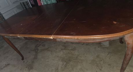 Table with Leaf