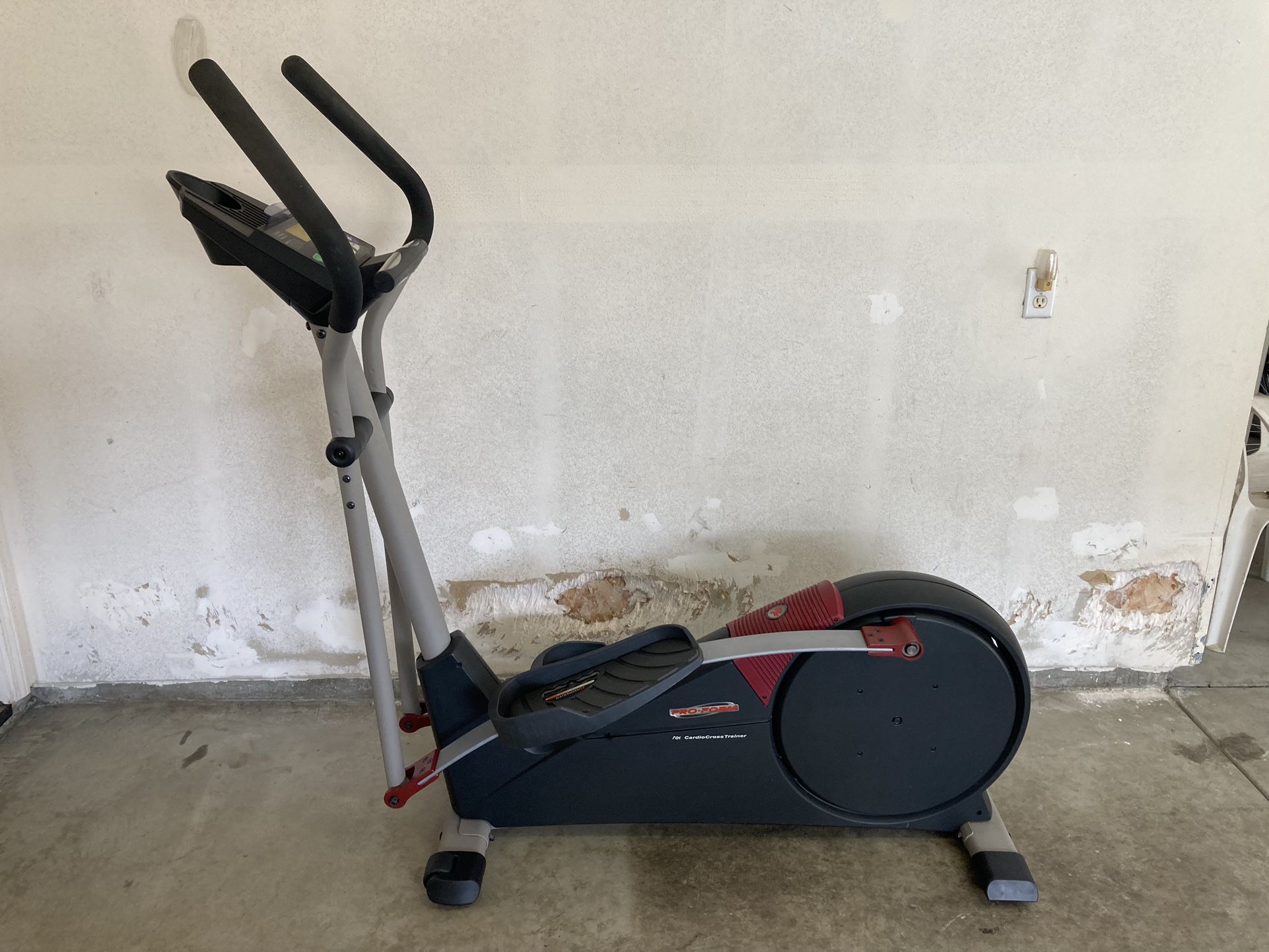 Pro Form 700 Cardio Cross Trainer Elliptical