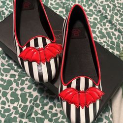 Strnge Clt Lydia Black And White Bat Flats