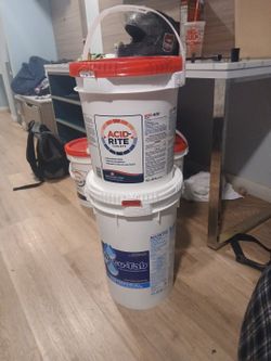 Pool chlorine tablets