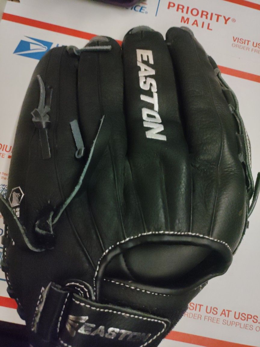 Easton Softball Mit Pfp1300 13" Pattern Like New Used Once