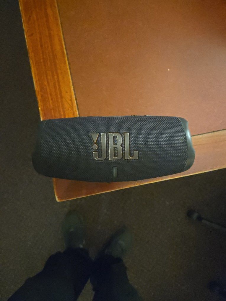 JBL Charge 5