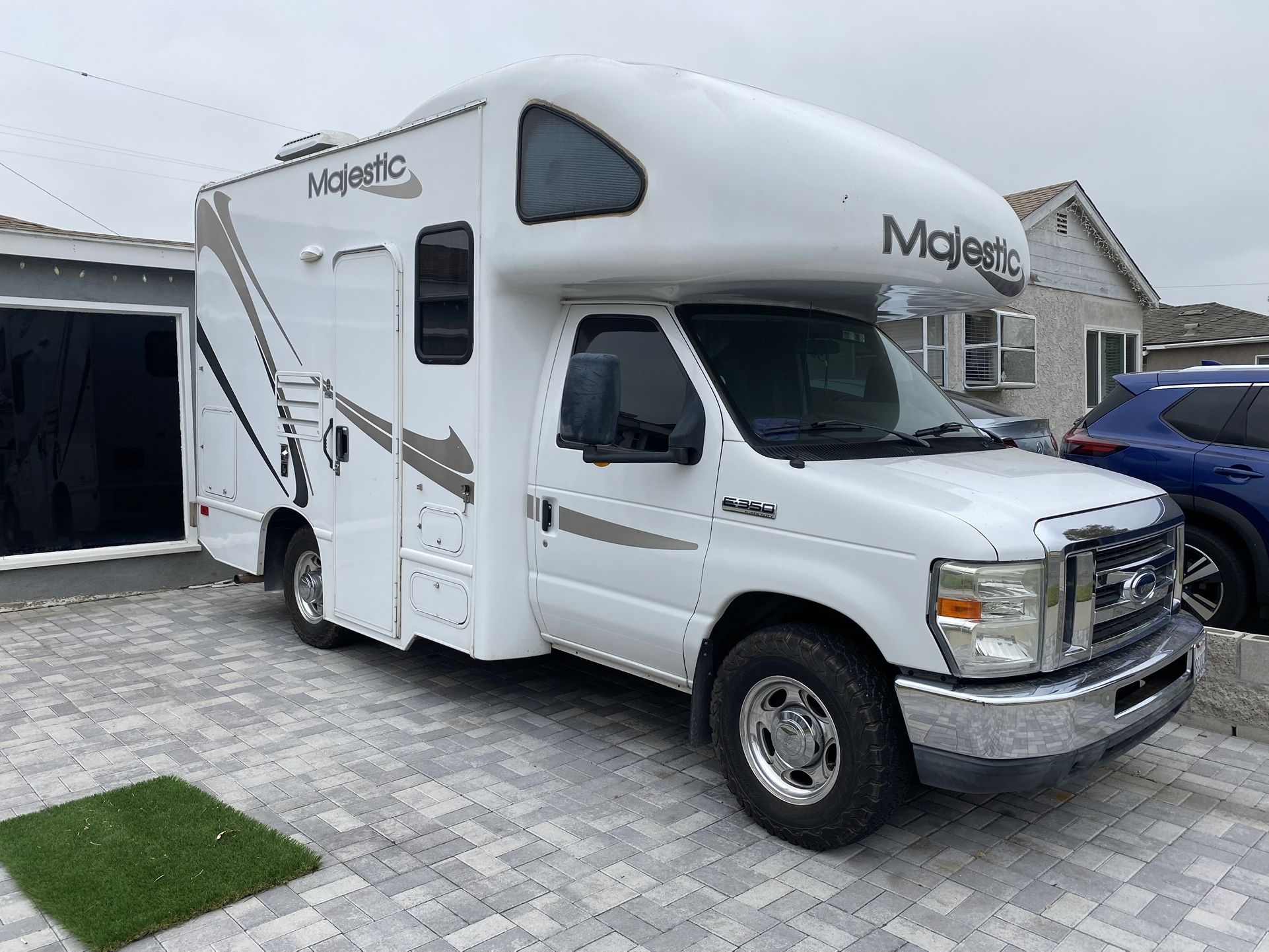 2010 Ford E-350