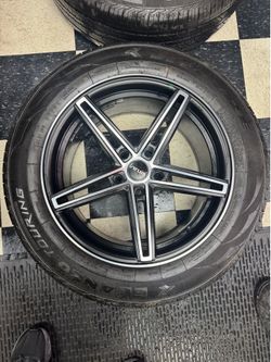 honda pilot and odyssey 18 inch rims 5x120 and tires 235/60r18 almost new
