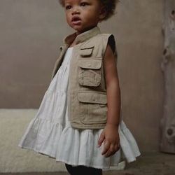 Banana Republic heritage explorer vest for baby girl