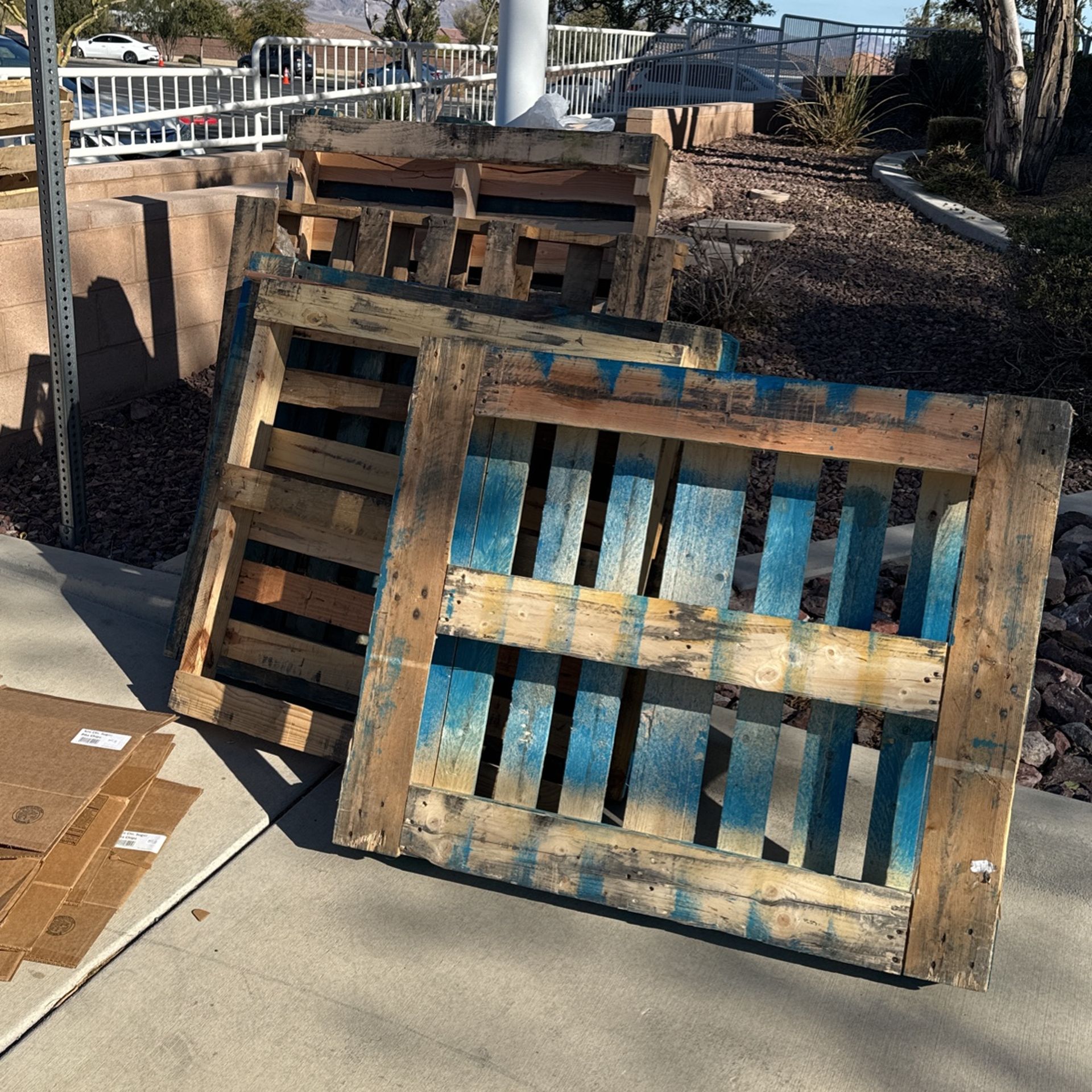 Free Wood pallets for Sale in Las Vegas, NV OfferUp