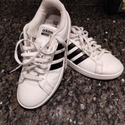 Adidas Superstar Cloudfoam women size 9

HWI28Y001 sneakers. Very good shape. Fit men with size 8 shoes.
