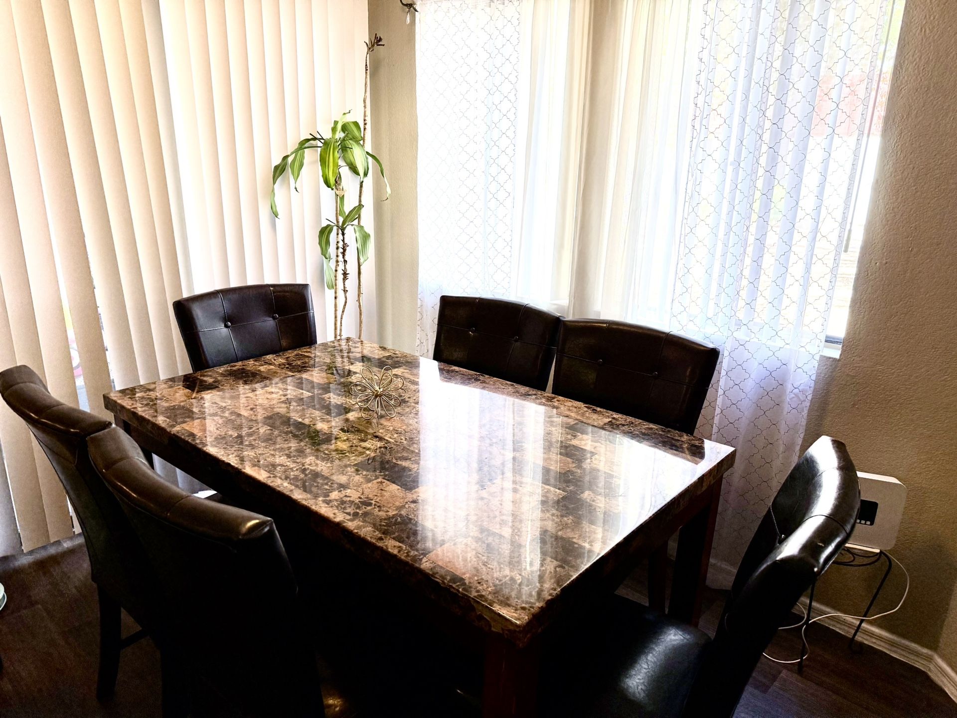 Dinette Table 6 Chairs 60 Long 36 Wide 31 Tall