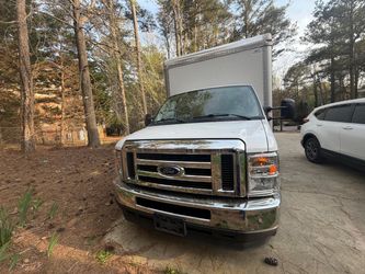 2022 Ford E-450 Super Duty Cutaway Box Truck