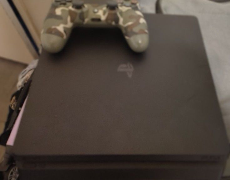 PS4 Slim System + Games💪💪
