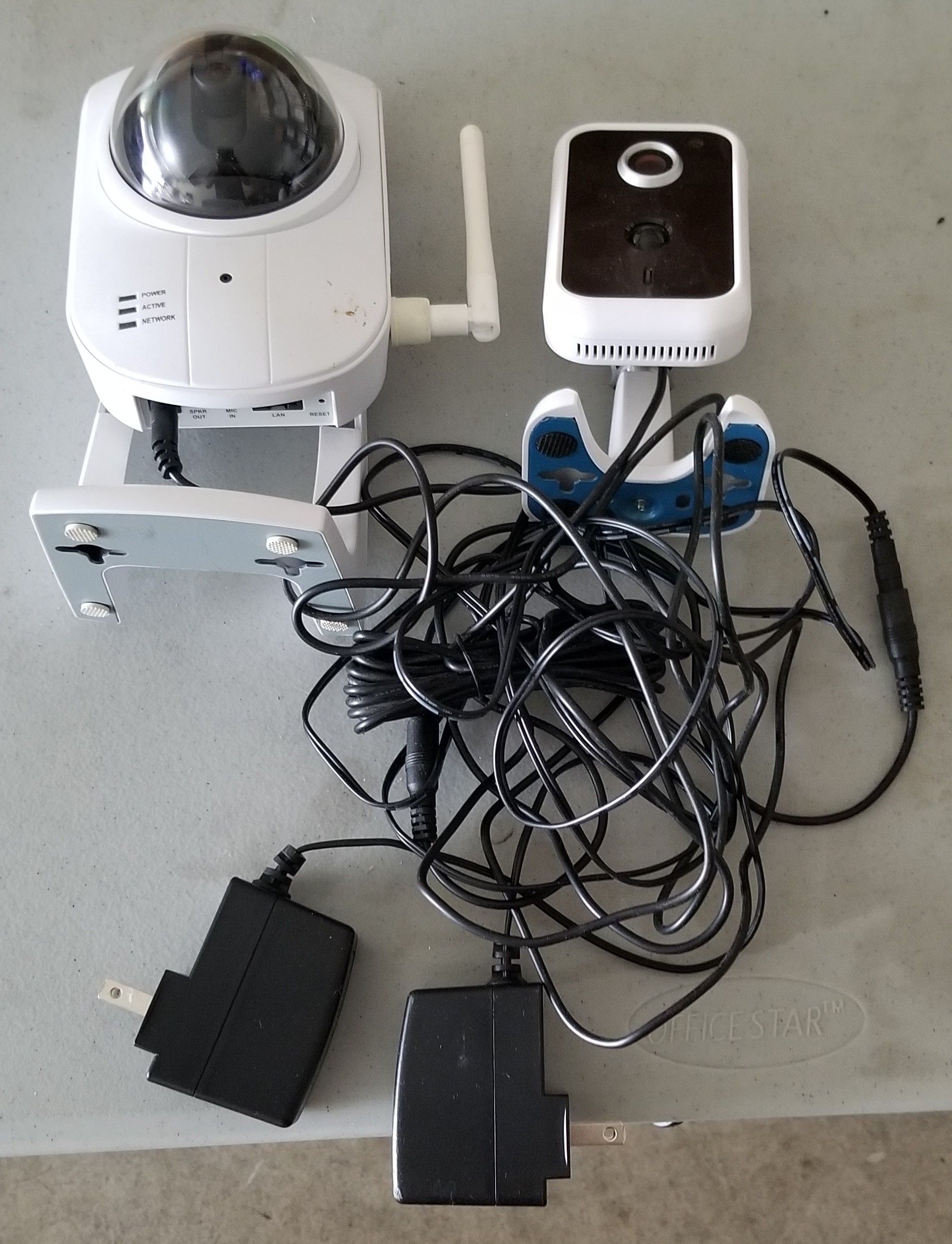 (2) Sercomm Rc8230d and RC8221D WirelessWired/Wireless Indoor IP Camera Digital Life Iris - White