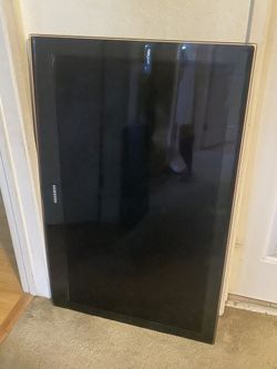 Samsung 40 in TV With Wall Mount