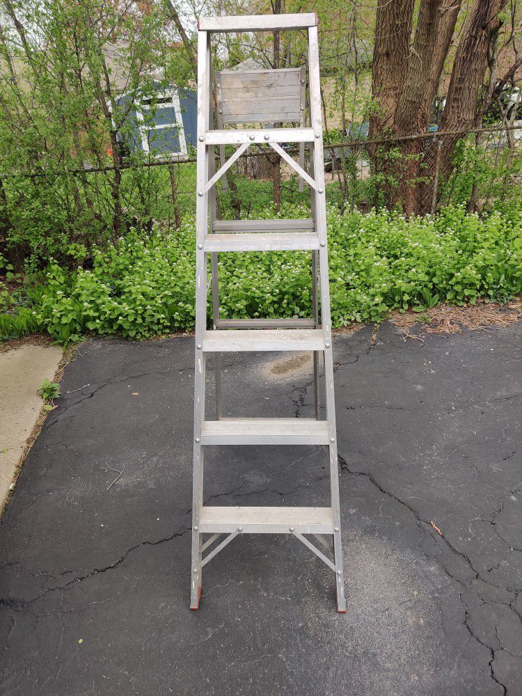 Aluminum Ladder 6 Ft