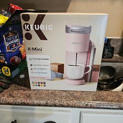 KEURIG K-MINI  COLOR DUSTY ROSE