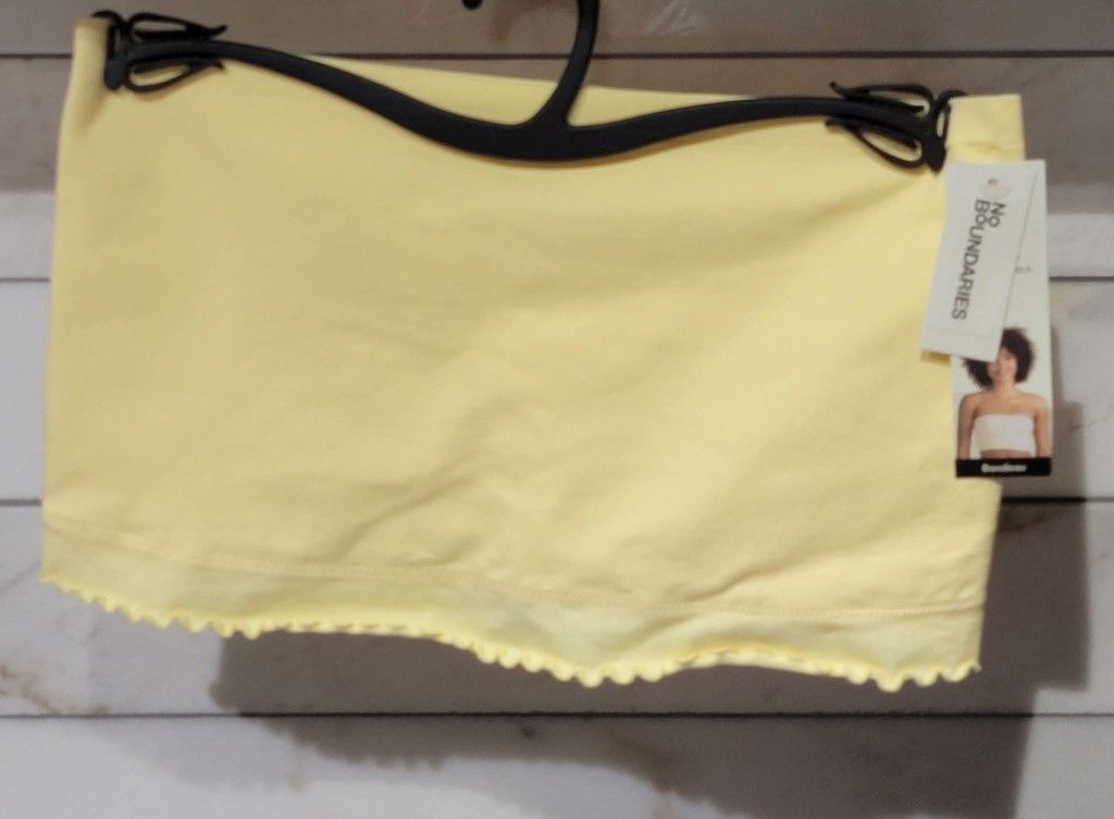 Women's Ruffle Lettuce Edge Bandeau Crop Top Style Bras $3 each (Two Available in size Large, One Available in size XXL & One Available in size XXXL