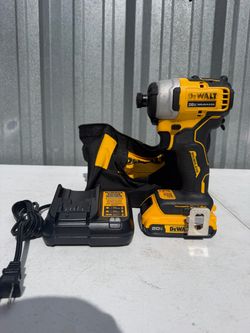 Dewalt 20V Max ATOMIC 1/4” Impact Driver Kit