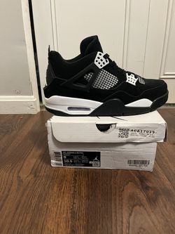 Jordan 4’s White Thunders 