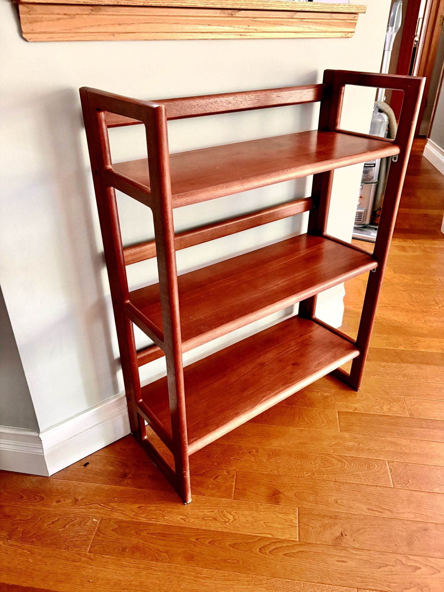 Bookshelf (Display Shelves) Collapsible wooden three shelf bookshelf