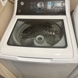 LG This is a GE 4.5 cu. ft. Capacity Top Load Washer with Dual Action Agitator.