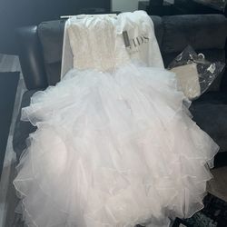 Beautiful Oleg Cassini Wedding Dress