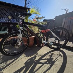 Genesis V2100 Mountain Bike 