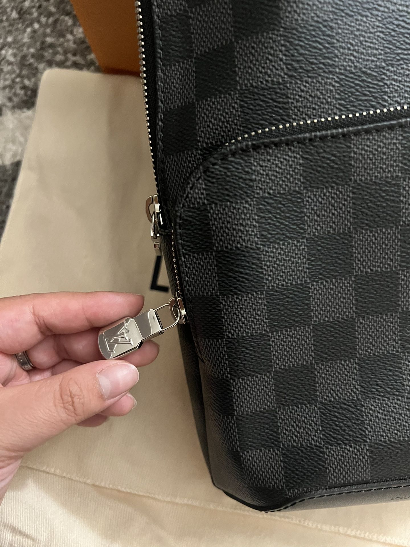 LOUIS VUITTON Avenue Slingbag NM in Damier Graphite - AUTHENTIC - N45302  for Sale in Philadelphia, PA - OfferUp