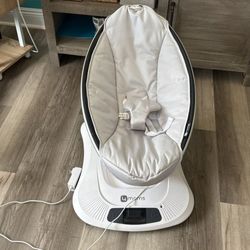 Baby Swing 4moms Mamaroo $40 OBO