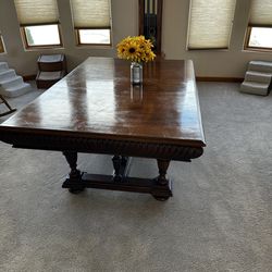 Dining room table with 2leafs 200 Paseo and Wyoming area