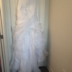 Beautiful Strapless wedding dress