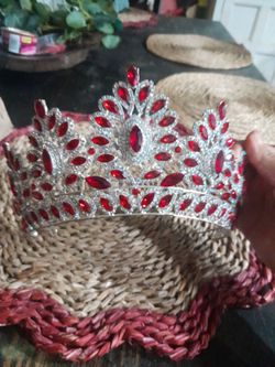 Payed 200 and selling for 100 negotiable crown  going for A good cause for my grandpa.