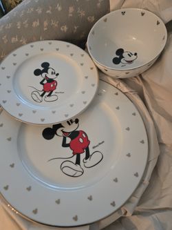 Disney Dish Collection Placesetting of 4 Including Expresso Cups