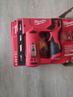 Milwaukee m12 3/8 crown stapler