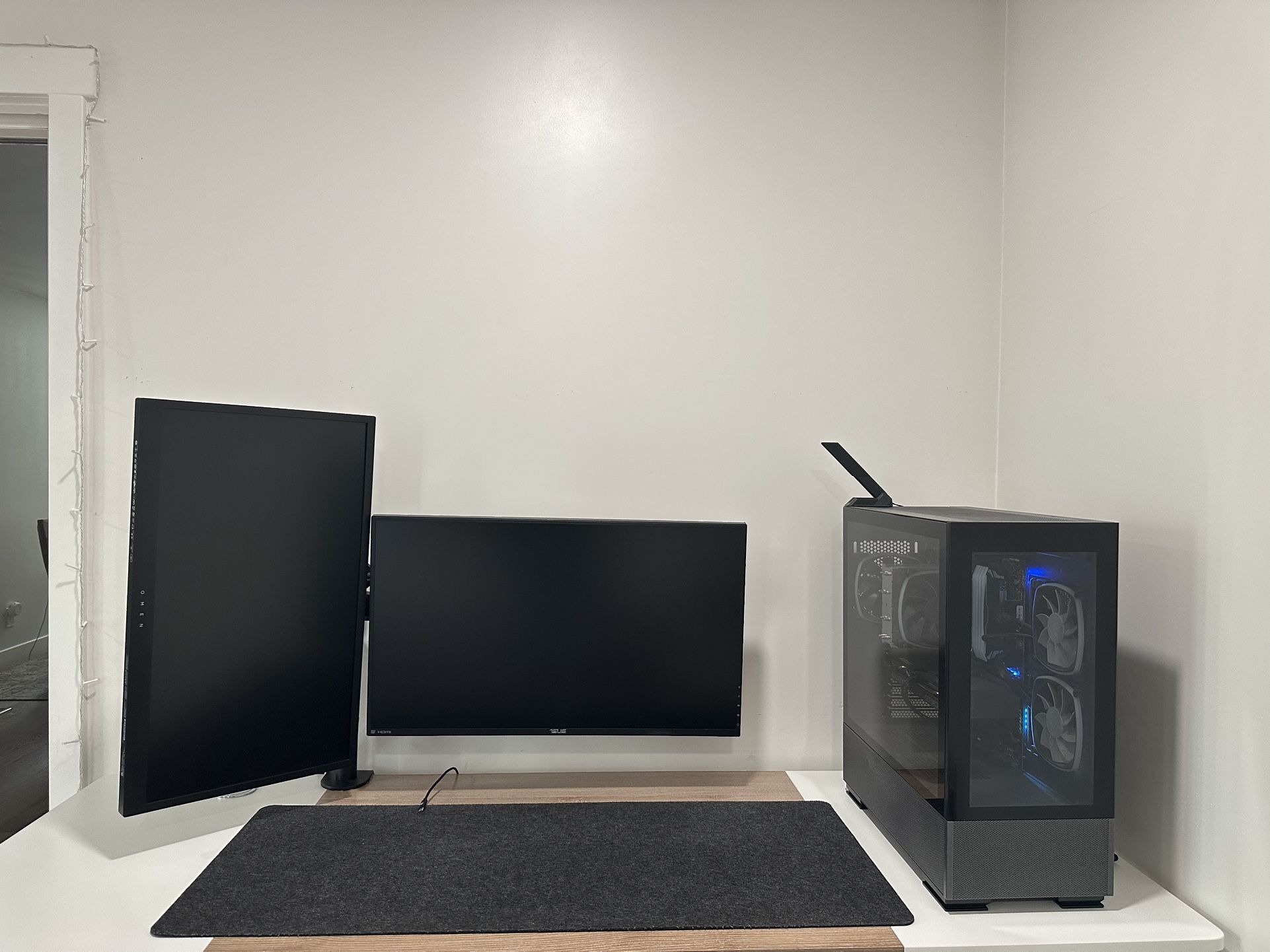 Gaming Pc and Monitors