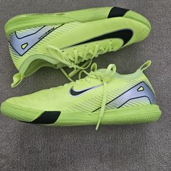 Nike soccer shoes, 3.5y