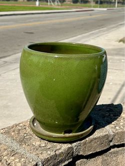 maceta de cerámica verde