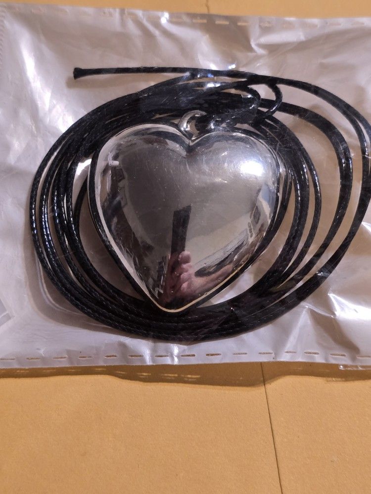 Chunky Puffy Heart Choker Necklace