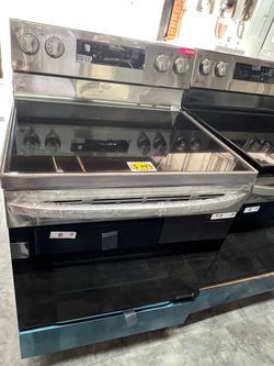 LG Stainless Steel Electric Range with air fry