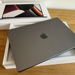 M1 Max Chip 32-Core GPU 1TB SSD 32GB RAM 16” MacBook Pro Touch ID XDR Liquid Retina Display 