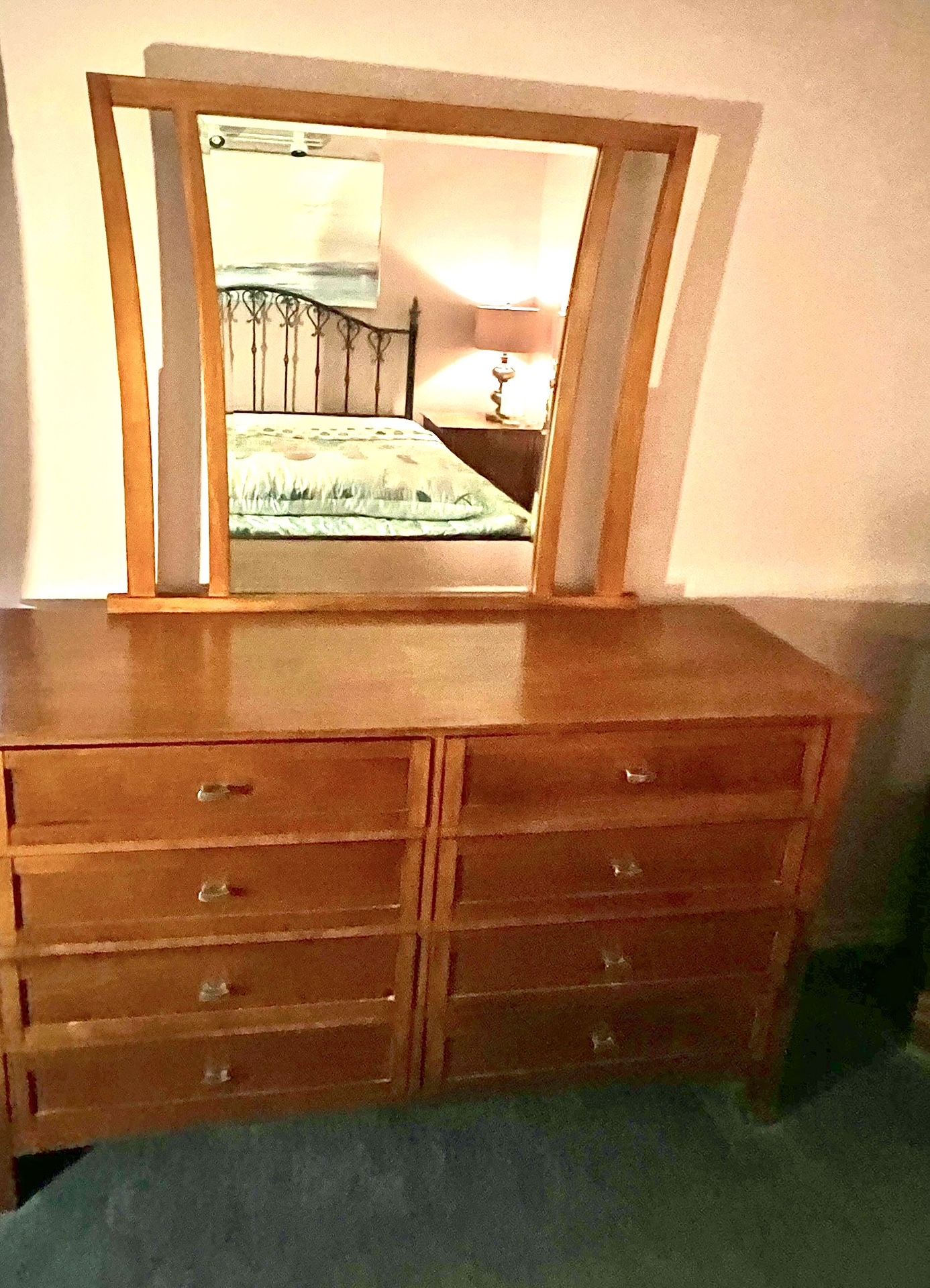 BEDROOM DRESSER!!!!GOTTA MOVE IT!! GOTTA GO!! COM’ON THIS IS A STEAL!!!