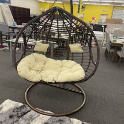 🎅Christmas swing chair😊$459 or Finance it & pay only $1 down! Take home today!
