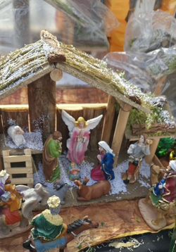 Nacimiento 5" Junto Con Casita 12 Piezas 