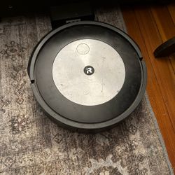 Roomba J7 With Spare Parts 