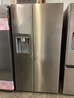 LG 36 in 27 cu.ft. Smart Side by Side Refrigerator with Smooth Touch Ice and Water Dispenser New Scratch and Dent